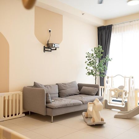 Fantasy Funland Retreat By The Only Bnb Tanjung Tokong Exteriör bild