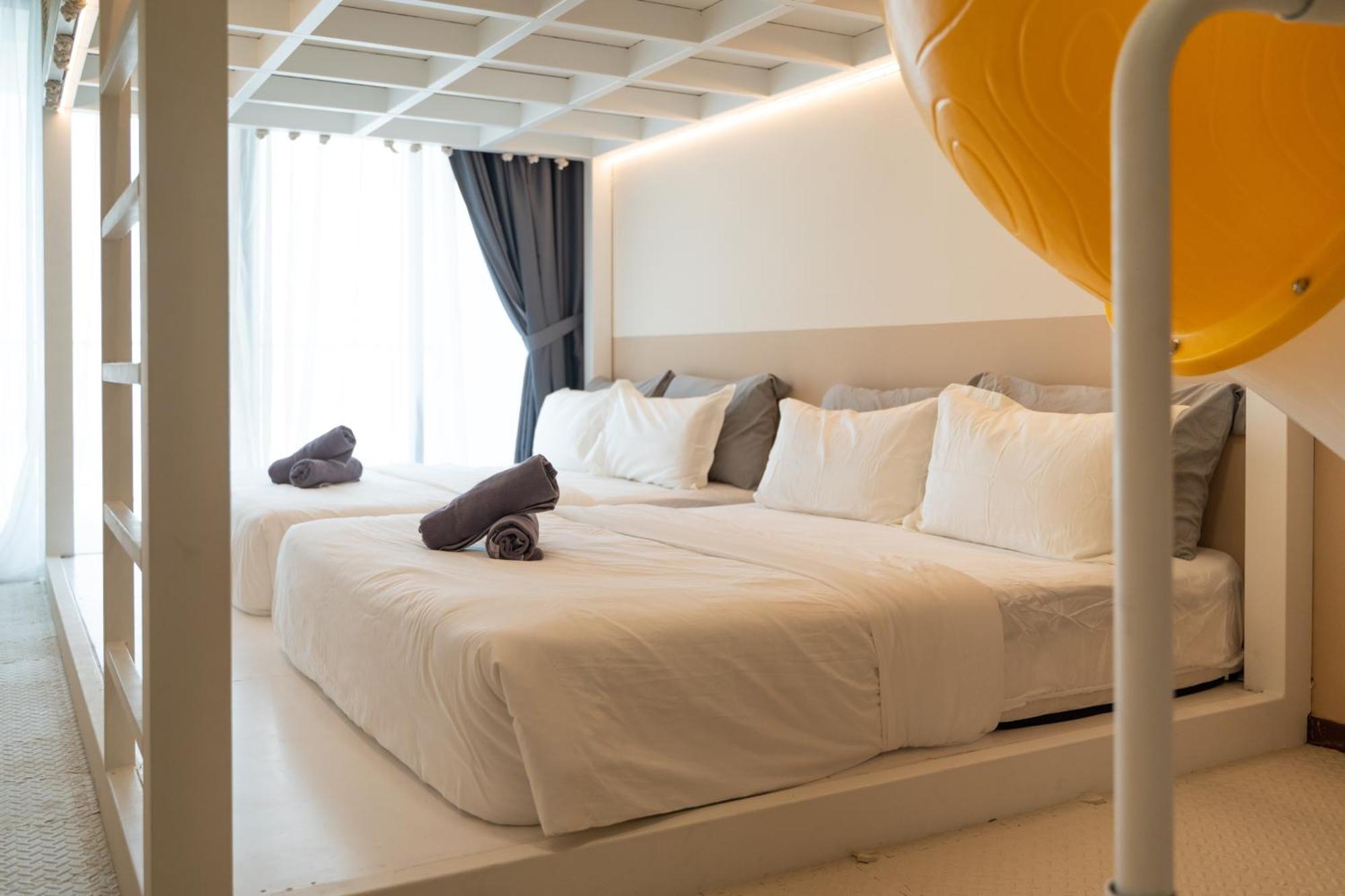 Fantasy Funland Retreat By The Only Bnb Tanjung Tokong Exteriör bild